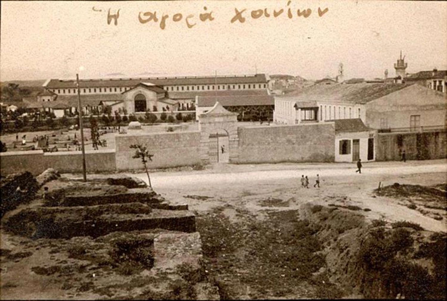 Στο Αρχαιολογικό Μουσείο Χανίων παρουσιάζεται ο πλούτος των ευρημάτων της ομώνυμης περιφερειακής ενότητας, από τις απαρχές της ανθρώπινης ύπαρξης στα Χανιά έως τον 4ο αιώνα μ.Χ. Αναπαραστάσεις, εποπτικά και ψηφιακά μέσα, απτικά εκθέματα με λεζάντες σε γραφή Braille και ακουστική ξενάγηση εμπλουτίζουν την έκθεση.
